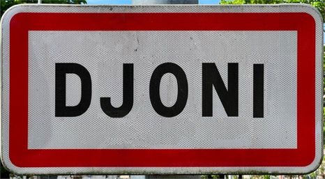 5 ans après la mort de Johnny Hallyday, la ville de Dijon lui rend  hommage en modifiant ses panneaux d’entrée de ville jusqu’à la fin du mois