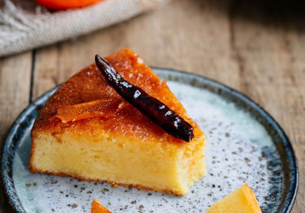 Gâteau collant à l'orange, vodka et piment
