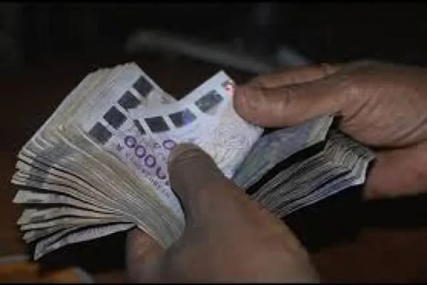 Togo : Un agent d'une microfinance joue au « Parifoot » avec l'épargne des clients