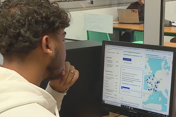 Pour les lycéens de terminale, l'heure de s'inscrire sur Parcoursup et de formuler ses voeux post-bac