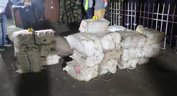 Plus de 800 kg de cocaïne saisis sur un navire au large de Dakar