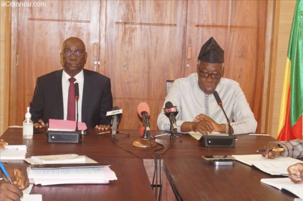 Mission dobservation électorale des législatives 2023 : le CRISA remet son rapport final au Président Razaki AMOUDA ISSIFOU (aCotonou.com)
