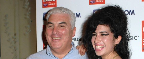 Le père d'Amy Winehouse défend l'actrice qui jouera le rôle de sa fille au cinéma