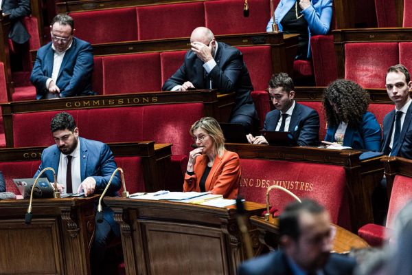 Nucléaire, renouvelables : le gouvernement avance ses pions au Parlement sur sa politique énergétique