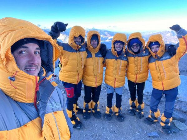 Six amis de Monaco dans la dernière ligne droite de leur ascension de l'un des plus hauts sommets du monde