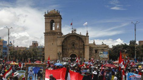 Pérou: un mort à Lima dans de nouveaux affrontements, 48 décès depuis décembre