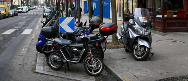 Les ventes de motos et de scooters ont ralenti en 2022 après le boom lié à la pandémie de Covid, mais les modèles électriques poursuivent leur croissance