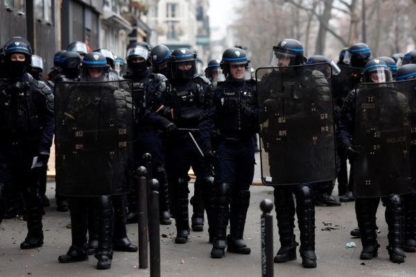 En direct - Grève contre la réforme des retraites : premières tensions dans le cortège à Paris