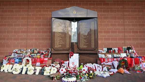 Football : trente-quatre ans après le drame d'Hillsborough, la police britannique s'excuse et promet des réformes