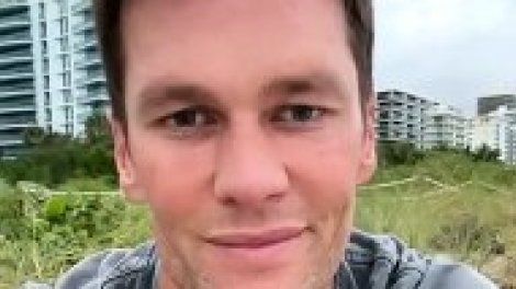 La superstar du football américain Tom Brady, sept fois vainqueur du Super Bowl, annonce sur les réseaux sociaux prendre sa retraite "pour de bon" - Regardez