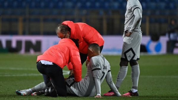 PSG : inquiétude pour Kylian Mbappé sorti sur blessure