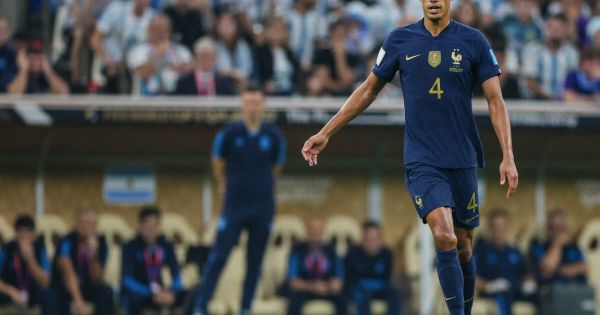 football - équipe de france. Varane tire sa révérence