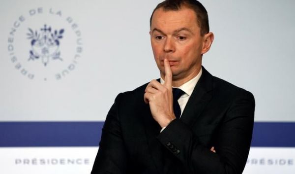 Retraites: le ministre Dussopt fragilisé à un moment clé