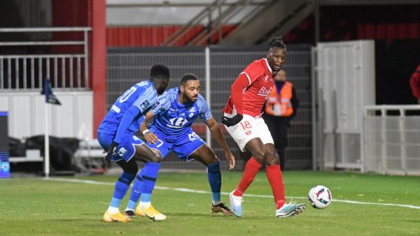 Ligue 2 : fatigue et inefficacité, cocktail perdant pour Nîmes Olympique face à Grenoble