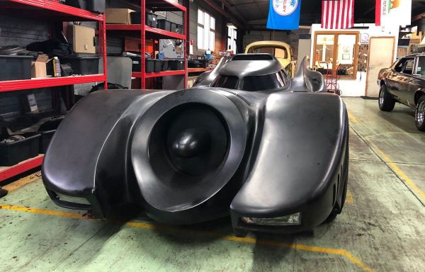 Lyon : La Batmobile du premier film de Tim Burton débarque pour un mois