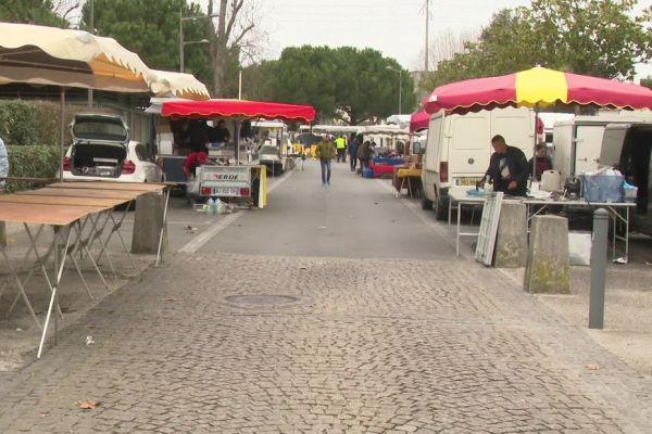 VIDÉO. Les commerçants du marché de Pessac priés de ramasser leurs déchets