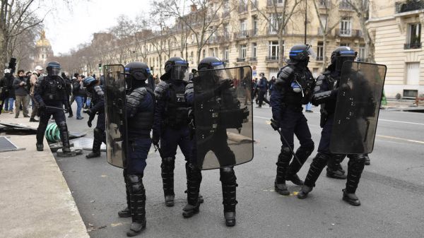 En direct - Grève contre la réforme des retraites : 11.000 policiers et gendarmes mobilisés