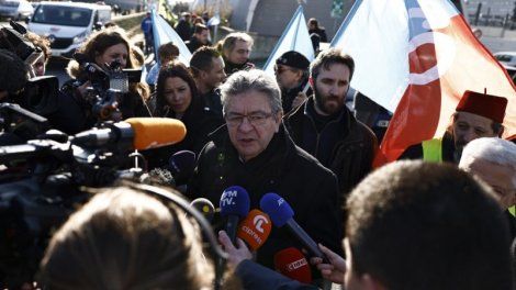 Réforme des retraites : Jean-Luc Mélenchon appelle Emmanuel Macron à se montrer "raisonnable"