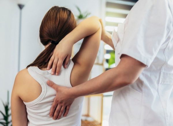 <p>Sport, alimentation, repos : ce qu'il faut faire (ou pas) après une séance de chiropraxie</p>