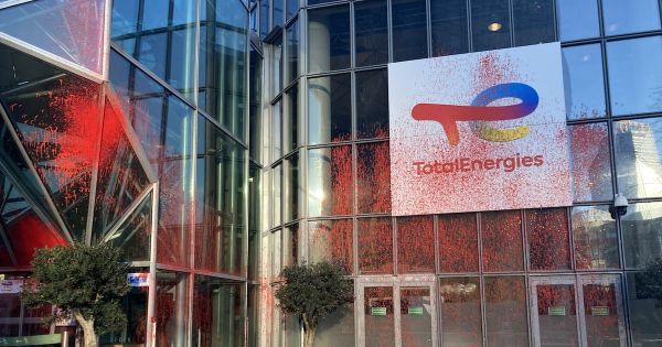 Bénéfices record de TotalEnergies : ces questions qui risquent de rattraper le géant pétrolier