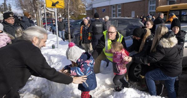 Québec. Un bus percute une garderie près de Montréal, des enfants grièvement blessés