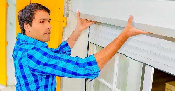 Le volet roulant laisse passer le froid et vous fait dépenser plus en chauffage : l'astuce pour l'isoler efficacement