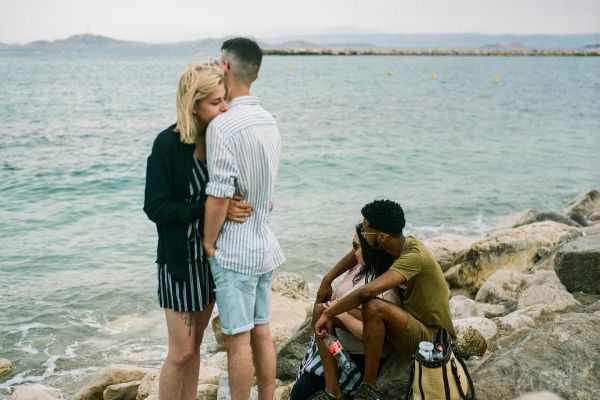 Isabelle Clair, sociologue : « Le couple confère un statut social dès l'adolescence »