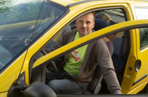 Nicolas a enfin retrouvé la madeleine de son enfance : une Renault Twingo 1 de 1996