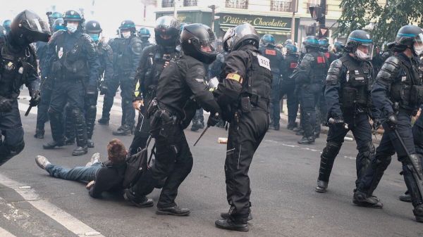 Quelques centaines de manifestants dénoncent les « violences policières » à Paris