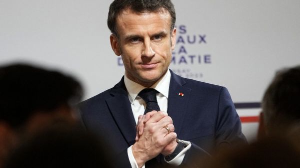 Emmanuel Macron se dit inquiet de la "situation sociale et sécuritaire" à Mayotte