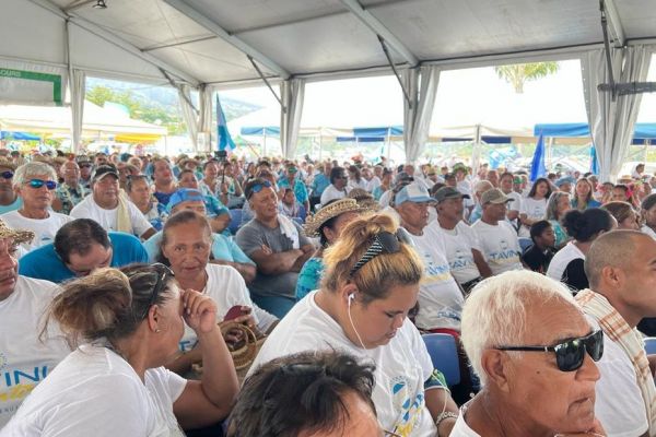 Le Tavini fait le plein sur le motu Ovini