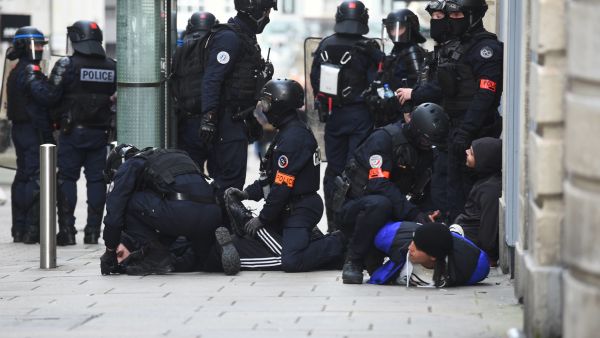 Réforme des retraites : participer à une manifestation non déclarée est-il illégal ?