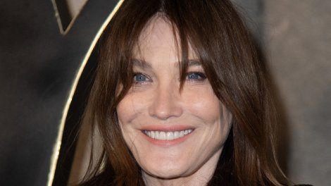 Poubelles à Paris : la photo très ironique de Carla Bruni en pleine grève des éboueurs