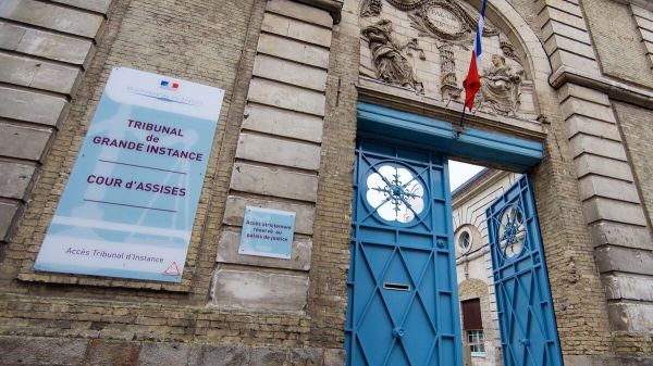 Adolescente séquestrée et torturée pendant six semaines : les bourreaux de Calais aux assises