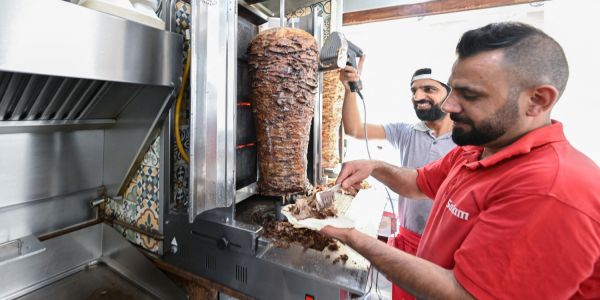 «Avant, on avait beaucoup de monde» : avec l'inflation, les kebabs en pleine crise