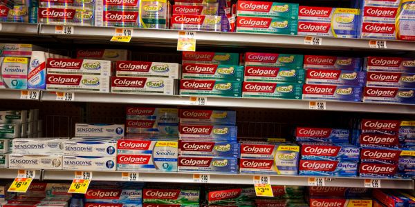 «Je fais l'impasse sur le savon et le dentifrice» : ces Français face à l'inflation des produits hygiéniques