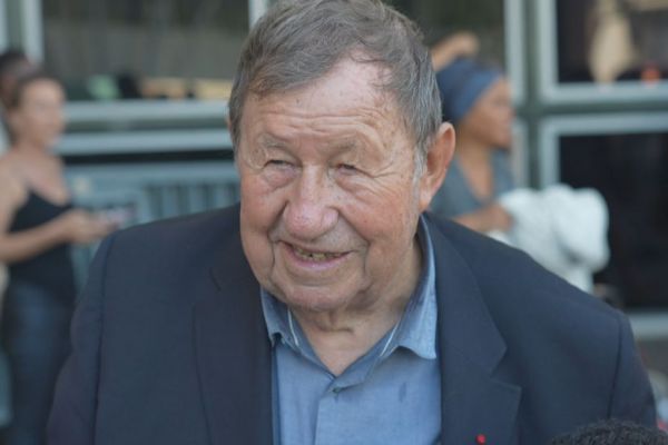L'ancien entraîneur de l'AJ Auxerre Guy Roux à La Réunion pour participer au jubilé d'Axel Royé