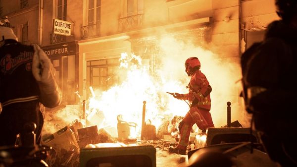 Violences en marge des manifestations : Paris enregistre une baisse de 20 % à 30 % de réservations des étrangers pour les hôtels, selon un représentant