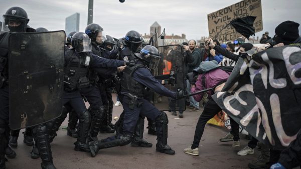 Violences policières : « Le maintien de l'ordre part complètement à vau-l'eau et piétine toutes les règles »