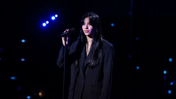 VIDÉO - "T'es devenue maléfique !" : Zazie bloque Amel pour lui voler Jade, les coachs de "The Voice" sans voix