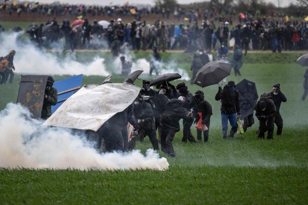 Affrontements à Sainte-Soline : la Ligue des droits de l'homme accuse les forces de l'ordre