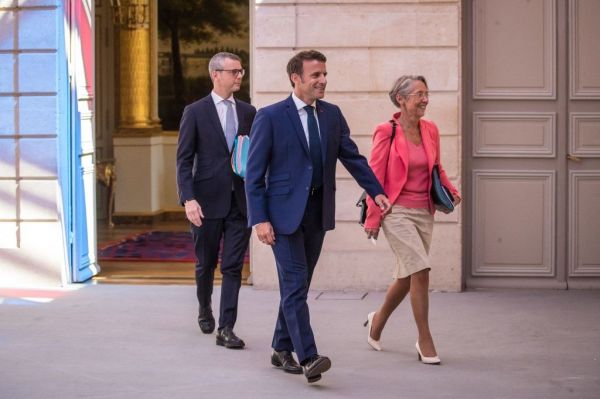Réforme des retraites : Emmanuel Macron va recevoir lundi midi Elisabeth Borne et les cadres de la majorité