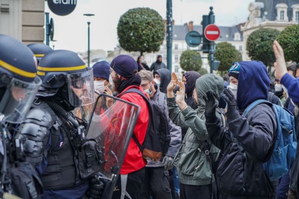 Réforme des retraites. Une journaliste plaquée au sol à Rennes. Reporters sans frontières demande la fin des violences policières