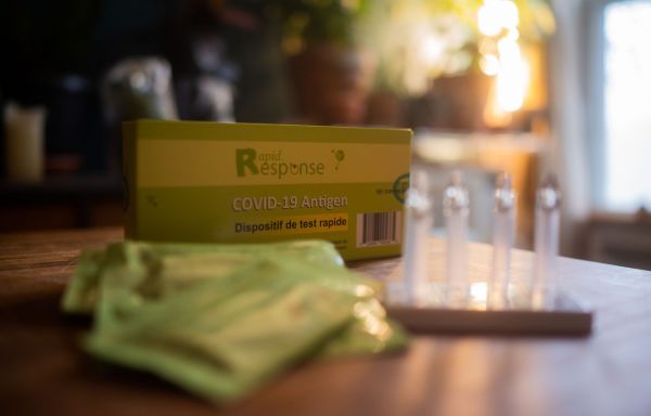 La gratuité des tests rapides pour la COVID-19 sera restreinte en mai