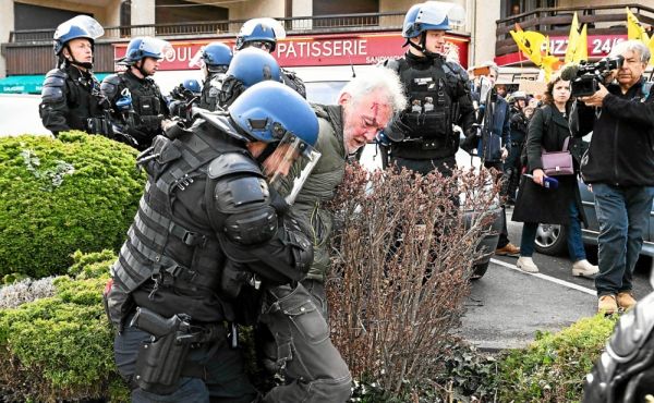 Deux manifestants interpellés avant l'arrivée d'Emmanuel Macron dans les Hautes-Alpes