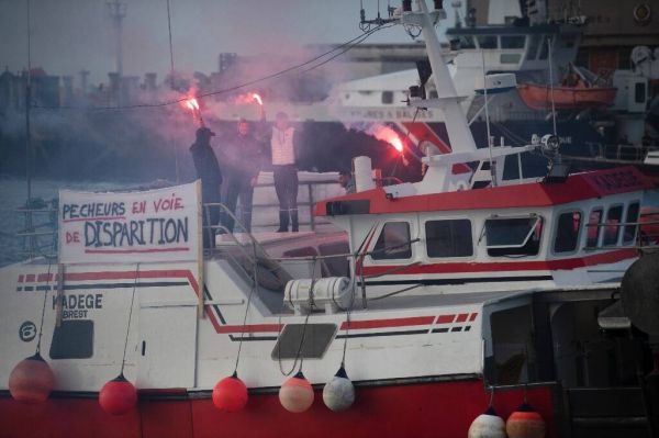 Journées mortes dans les ports: des actions de pêcheurs de Boulogne-sur-Mer à Sète