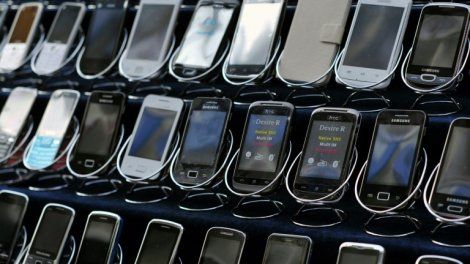 Du DynaTAC aux smartphones pliables: un demi-siècle de révolution mobile