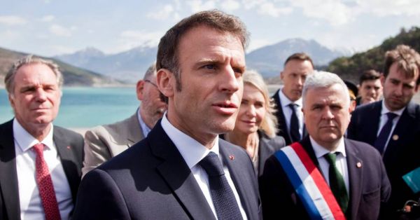 ANALYSE. Comment Emmanuel Macron reprend la main grâce à l'eau