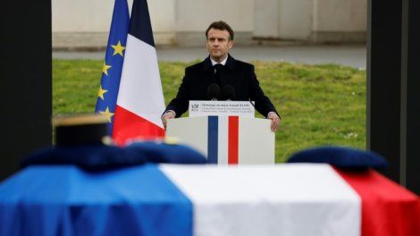 Macron rend hommage au gendarme du GIGN tué en Guyane