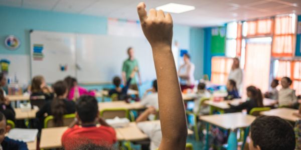 Ruralité : Élisabeth Borne souhaite «changer de méthode» sur les fermetures de classe